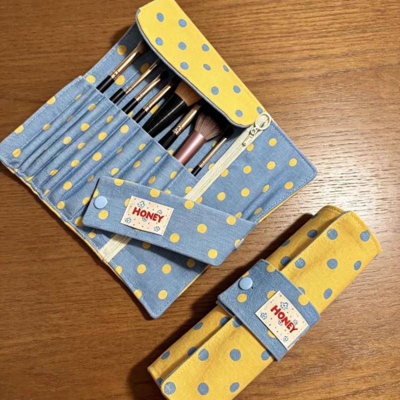 Vintage Polka Dot Roll Up Penc - Makeup recension och pris