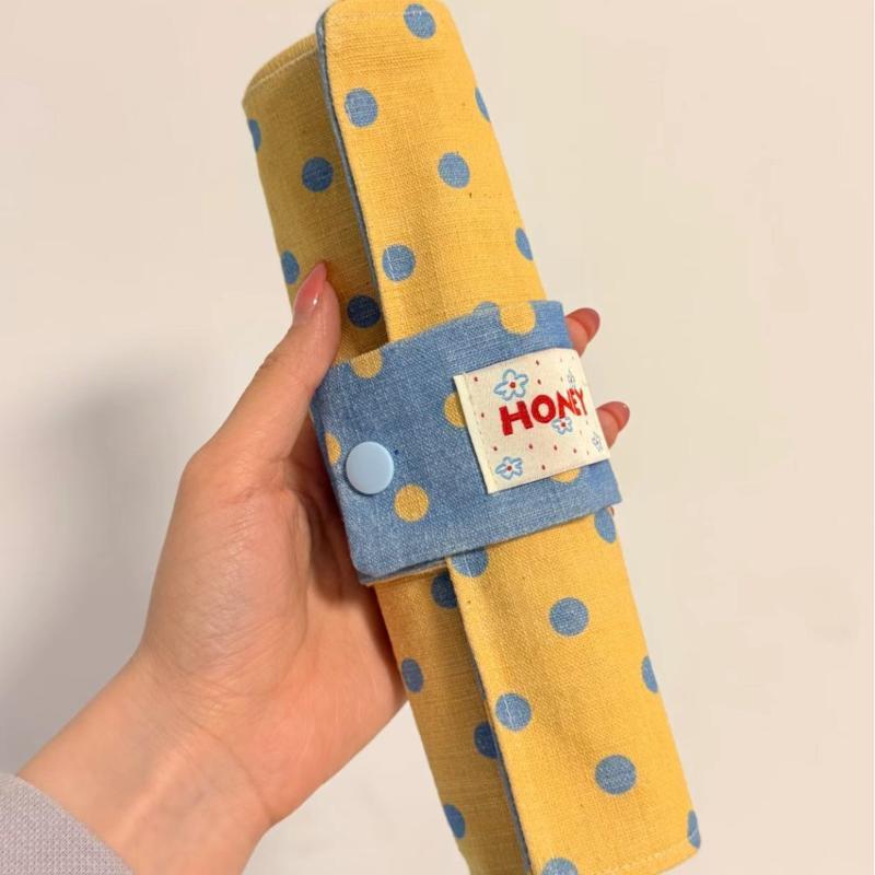 Vintage Polka Dot Roll Up Penc - Makeup recension och pris